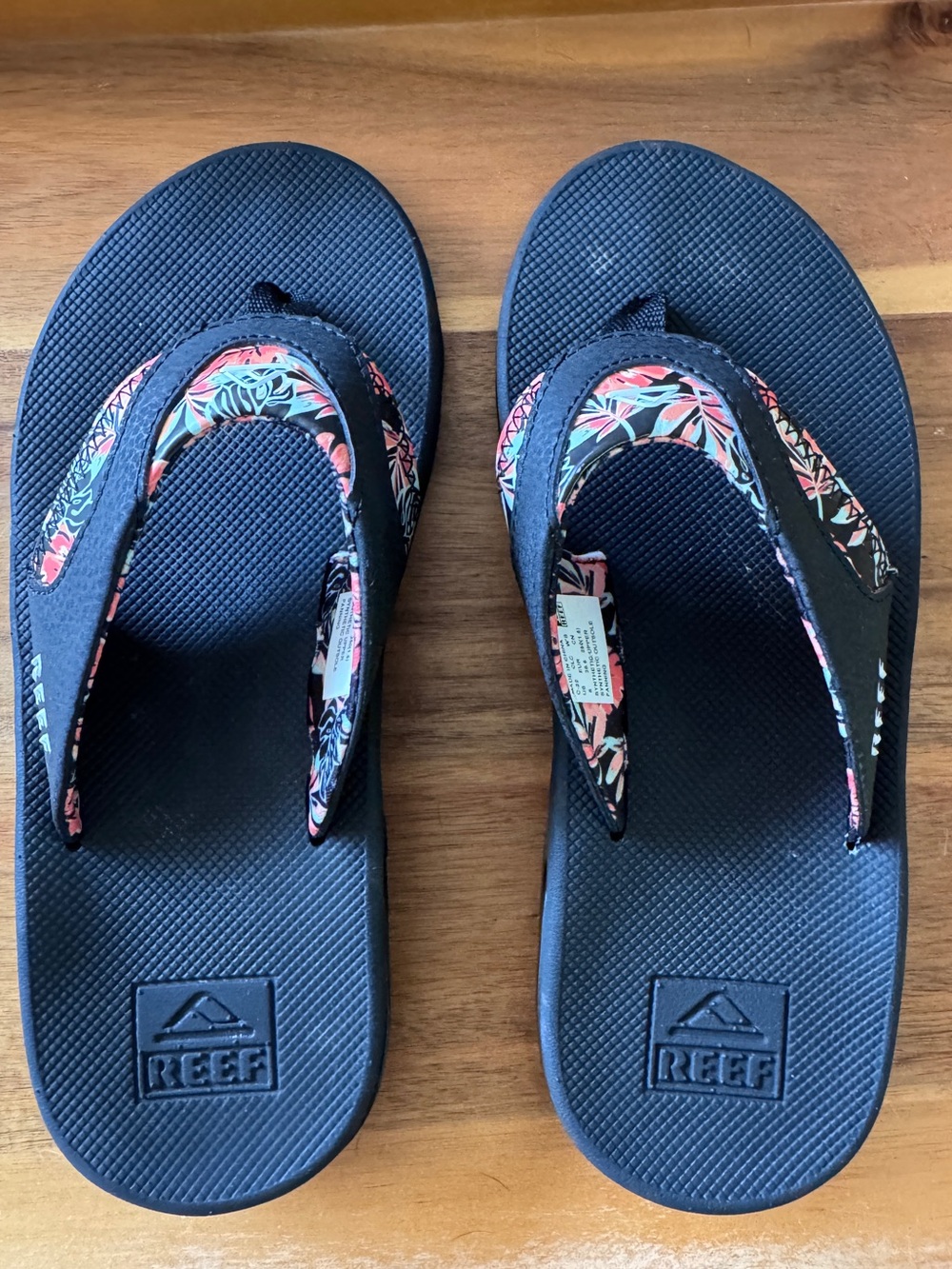 Reef Women's Fanning Tropical Print Flip Flops with Bottle Opener